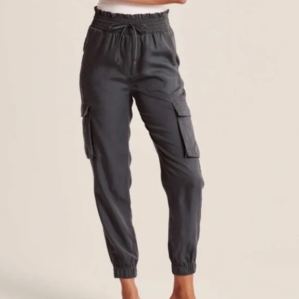 ABERCROMBIE & FITCH - HIGH RISE UTILITY CARGO JOGGER - GREY - S